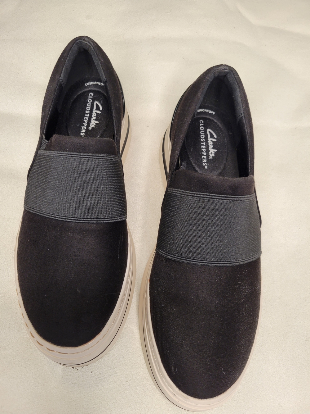 Clarks Cloudsteppers Women's Black Slip On Sneakers Size 8 Suede Elastic Comfort
